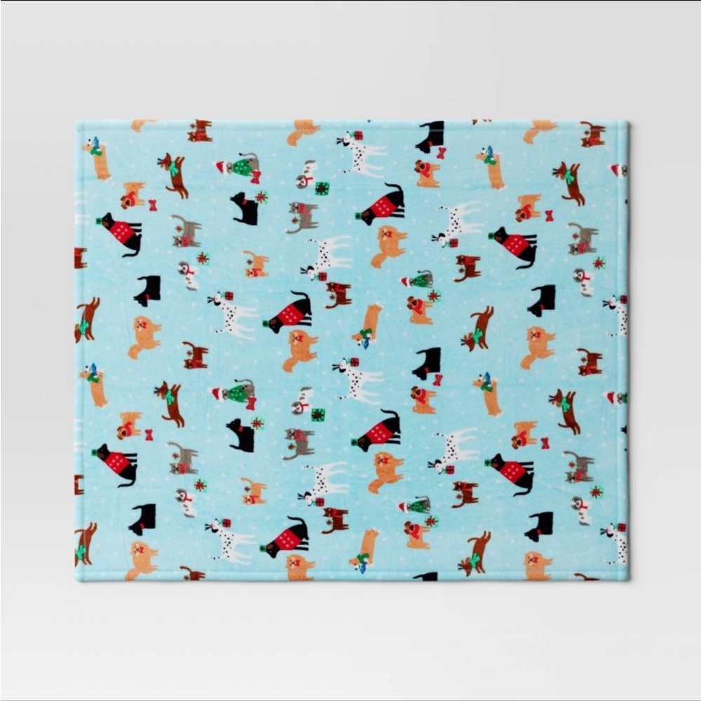 Wondershop dog and cat holiday plush blanket